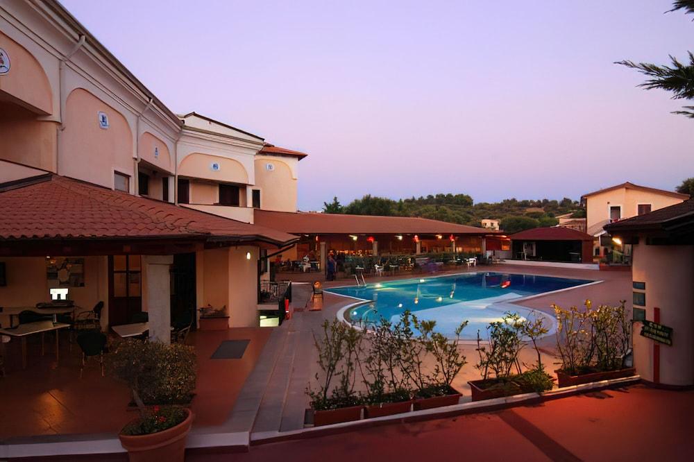 Hotel Amareclub Le Rose San Teodoro  Exteriér fotografie